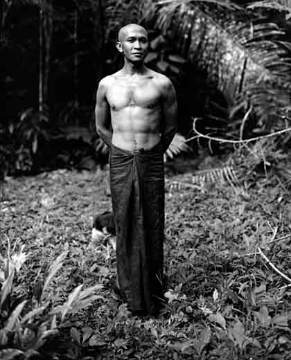 Diana Lui  雷梦君 -  Portrait en noir et blanc dans la forêt tropicale  Malaisie  -  1996  