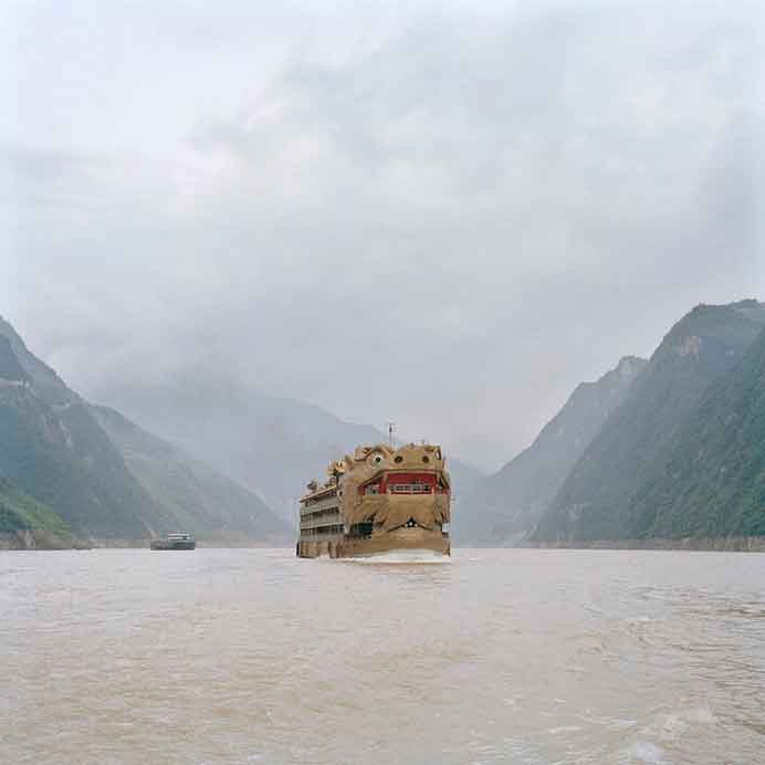 Liu Ke 劉珂   -  The Dragon Ship  -  Still Lake series  -  photograph  -  2009
