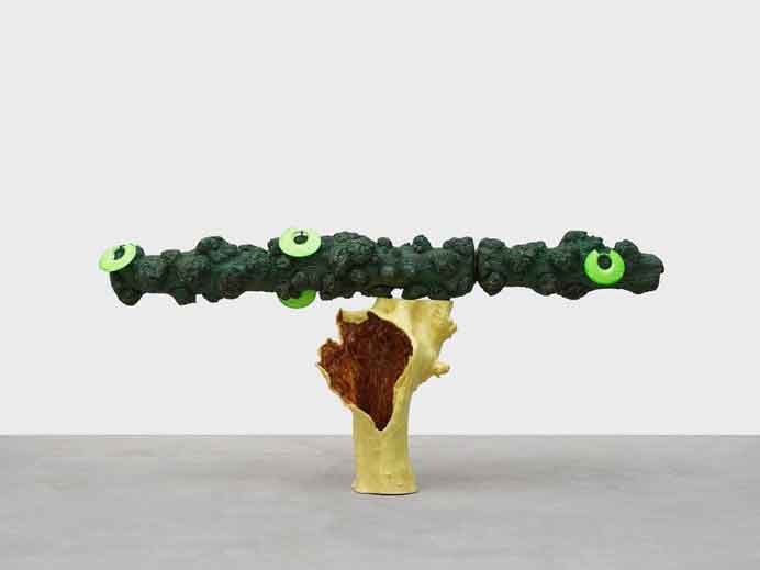 Guan Xiao 关小 -  Horizontal Line, Road Trip  -  Brass rope, burnt acrylic color and fibreglass, horizontal trunk  227 x 38 x 30 cm  -  2023