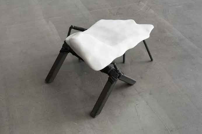© Hu Qingyan 胡庆雁 - Stone - marble, metal pedestal - 2018 © Hu Qingyan 胡庆雁 - Stone - marble, metal pedestal - 2018