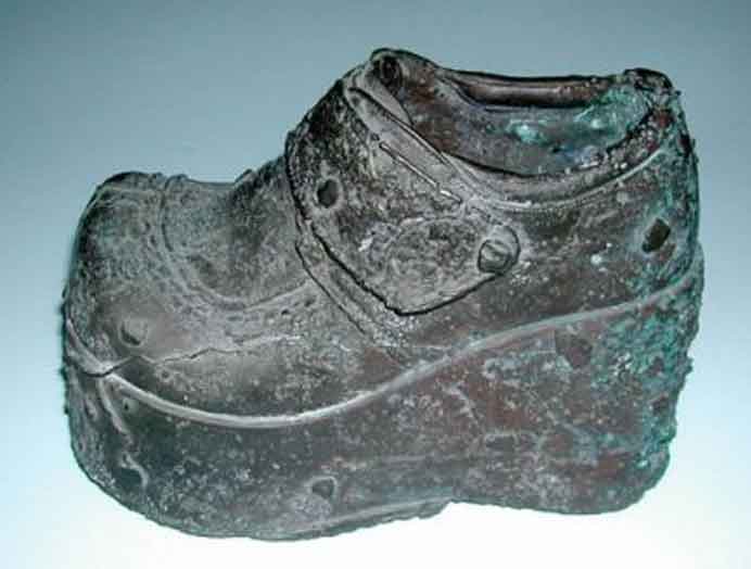 © Li Gang  李刚 -  Sculpture  -  Bronze  -  2002 