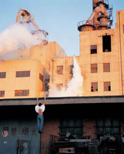 Liu Jin 刘瑾 - 798 Factory - Injured Angel - Photography 2005 Liu Jin 刘瑾