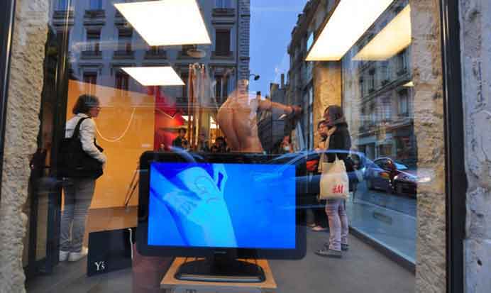 Wang Hung-Chih  王弘志   -  Installation, video, performance  -  Docks Art Fair  -  Lyon  