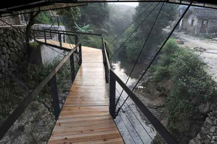 Li Xiaodong  李晓东 Bridge School  Xiashi, Fujian Province  -  China 