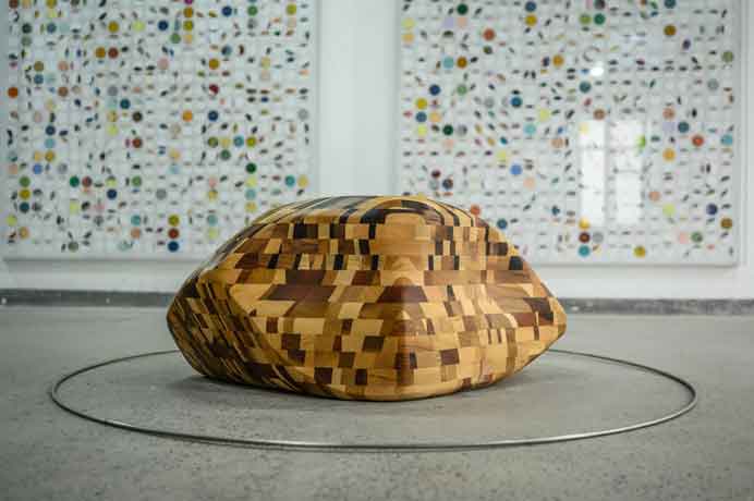 Chen Yufan  陈彧凡   -  Derivative  -  Stainless steel with gold plating  110 x 65 x 53 cm + D 170 cm  -  2019