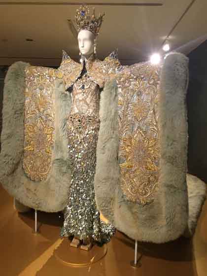 Guo Pei 郭培 Guo Pei 郭培 China's most renowned couturier Guo Pei 郭培 Guo Pei 郭培 China's most renowned couturier