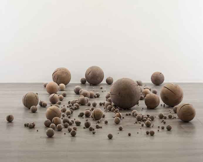Li Gang 李钢 - Beads - Wooden spheres shaped from the connecting points of a dead tree of Yunnan Province 395 pcs - 2012 Li Gang 李钢 - Beads - Wooden spheres shaped from the connecting points of a dead tree of Yunnan Province 395 pcs - 2012
