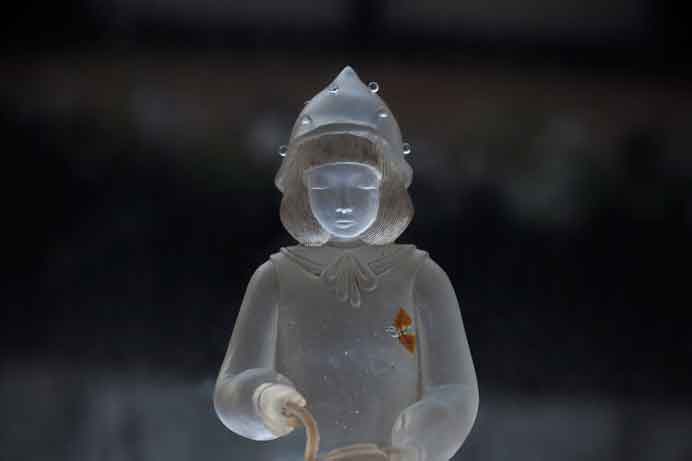 Meng Du  杜蒙   -  Through the leaves of the book Chapter I - No.1 -  Kiln-worked glass, tea, silver leaf, multi-media