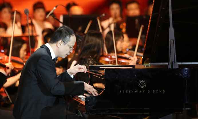Rueibin Chen  陈瑞斌 -  portrait  -  chinesenewart