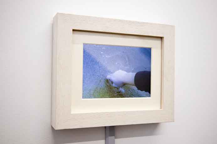 Shi Wanwan 石玩玩 - A Thousand Times To Heal Your Heart - Video, 10 inch screen, 11 minute loop - 2011 Shi Wanwan 石玩玩 - A Thousand Times To Heal Your Heart - Video, 10 inch screen, 11 minute loop - 2011