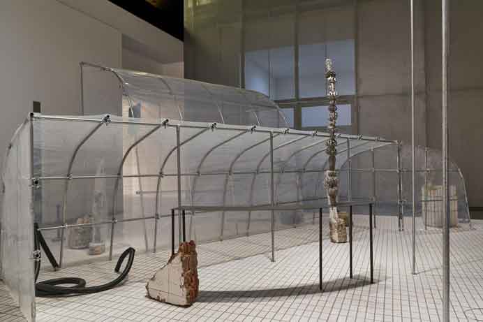 Zhang Ruyi 张如怡 - Speaking Softly - The Desert is Not Sad, Nor is it Deserted - installation - UCCA Beijing - 2022 Zhang Ruyi 张如怡 - Speaking Softly - The Desert is Not Sad, Nor is it Deserted - installation - UCCA Beijing - 2022