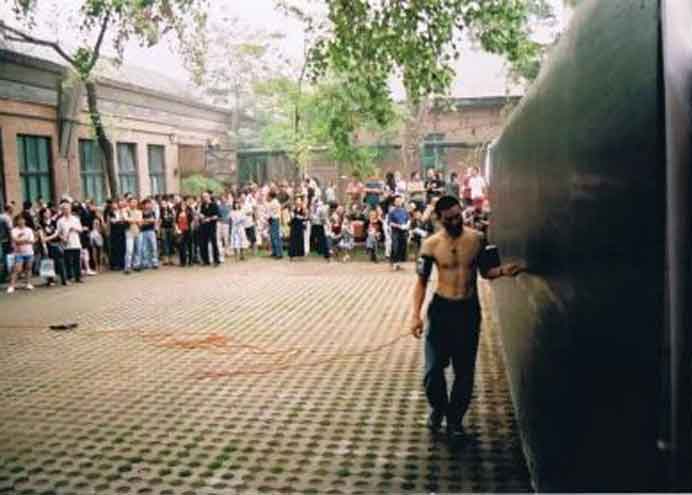 Shi Jin-Hua  石晉华  -  Pencil Walker  -  Performance  -  Taipei Fine Art Museum  Taipei  -  2008
