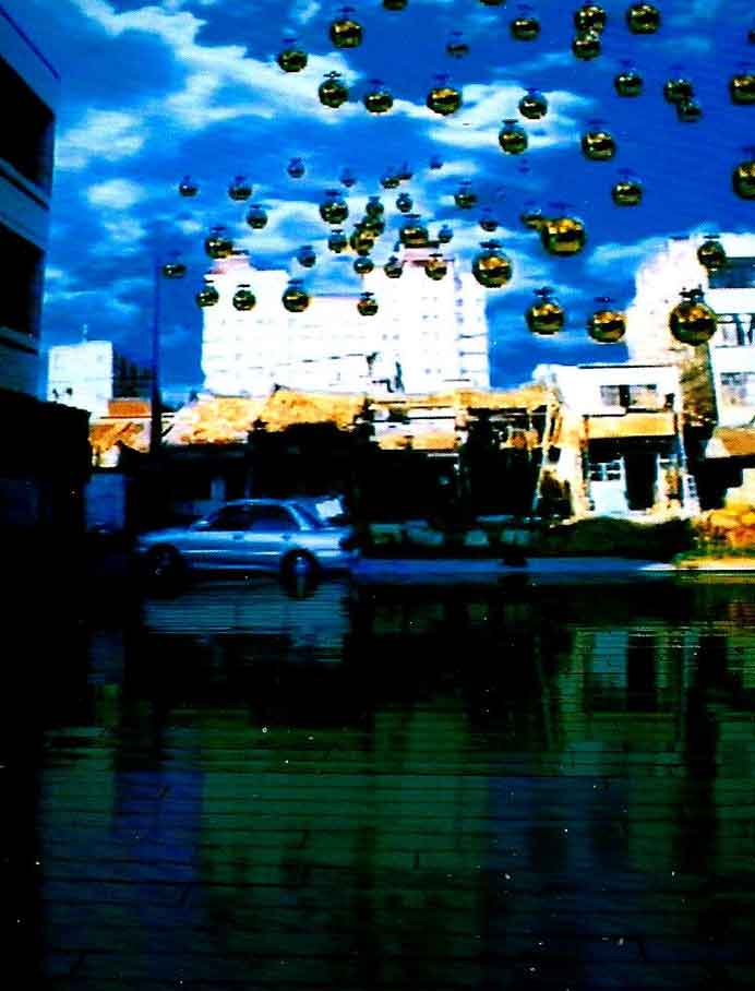 Ku Shih-Yung 顧世勇 - portrait - chinesenewart Ku Shih-Yung 顧世勇 - The Road Home, 1998-99, Computer animation (3 minutes in length) , Lukang The Goddess of Heaven Temple Square, Jinmao - 01.01 2001