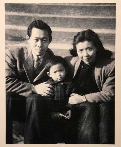  Xie Jinglan, Zhao Wuji et leur flls Zhao Jialing 
