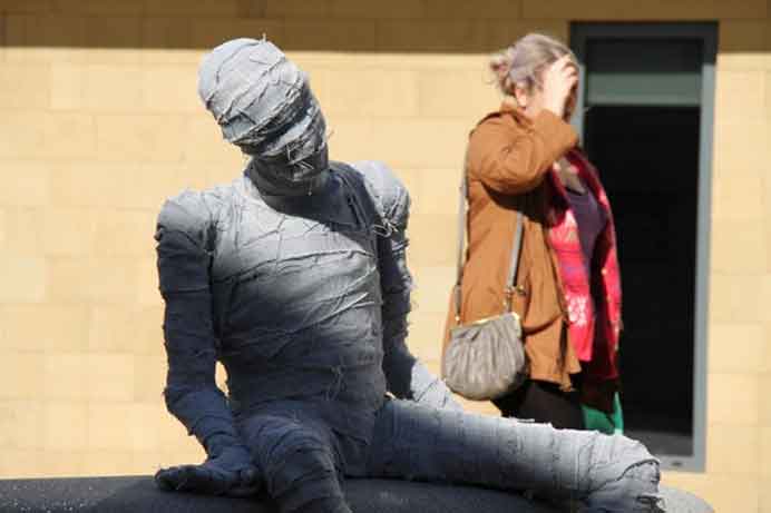 Yang Xiwen 杨习文 - Mummy in Huddersfield University Square 04 2012 Yang Xiwen 杨习文