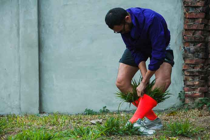 River Lin 林人中 - C'est Vrai et Vert - Performance 10.11 2017 ArtTrend International Performance Art Festival Tainan Taiwan - Photo Jian Hao-Jiang River Lin 林人中 - C'est Vrai et Vert - Performance 10.11 2017 ArtTrend International Performance Art Festival Tainan Taiwan - Photo Jian Hao-Jiang