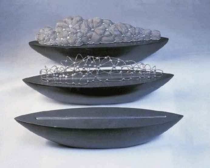 © Shi Zhongying  史钟颖 -  Empty Shadow-Meditation Boat N°. 1 Stainless steel, Tin  -  2006  