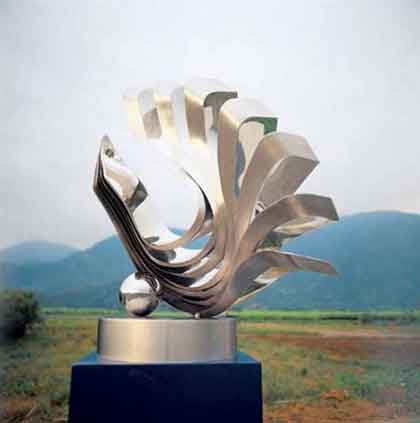 © Yang Yu-Yu  杨英风   -  All for the Public - Stainless Stell  -  1989   