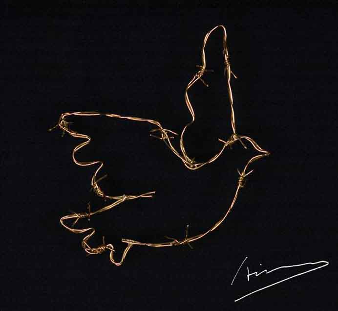  Ai Song  艾松   -  The Golden Peace Dove N°.2  -  nickel plating and iron -  2013