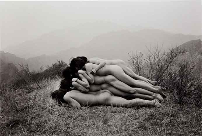 To Add a Meter to an Anonymous Mountain - 1995
Cang Xin 苍鑫 - Duan Yingmei 段英梅 - Gao Yan 高炀 - Ma Liuming 马六明 - Ma Zhongren 马忠仁
- Wang Shihua 王世华 - Zhang Binbin 张彬彬 - Zhang Huan 张洹 - Zhu Ming 朱冥
- Zuo Xiaozuzhou 左小祖咒 To Add a Meter to an Anonymous Mountain - 1995 - Cang Xin 苍鑫 - Duan Yingmei 段英梅 - Gao Yan 高炀 - Ma Liuming 马六明 - Ma Zhongren 马忠仁 - Wang Shihua 王世华 - Zhang Binbin 张彬彬 - Zhang Huan 张洹 - Zhu Ming 朱冥 - Zuo Xiaozuzhou 左小祖咒