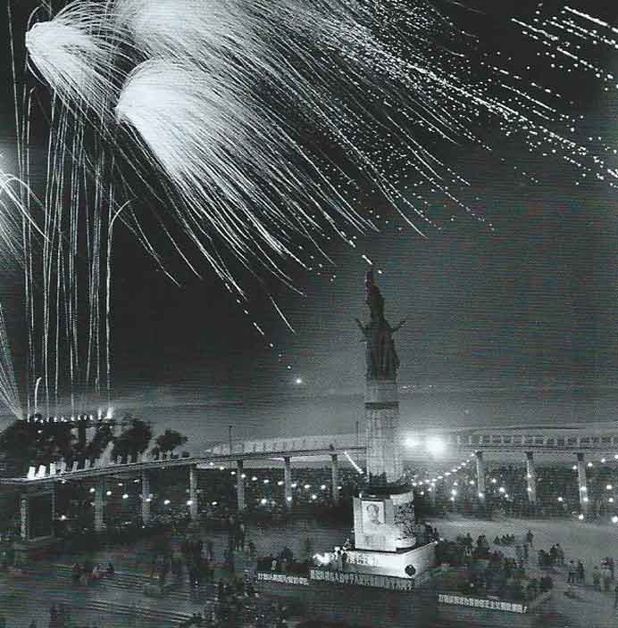 Li Zhensheng 李振盛 - Harbin - Fireworks over the Songhua River Li Zhensheng 李振盛 - portrait - chinesenewart