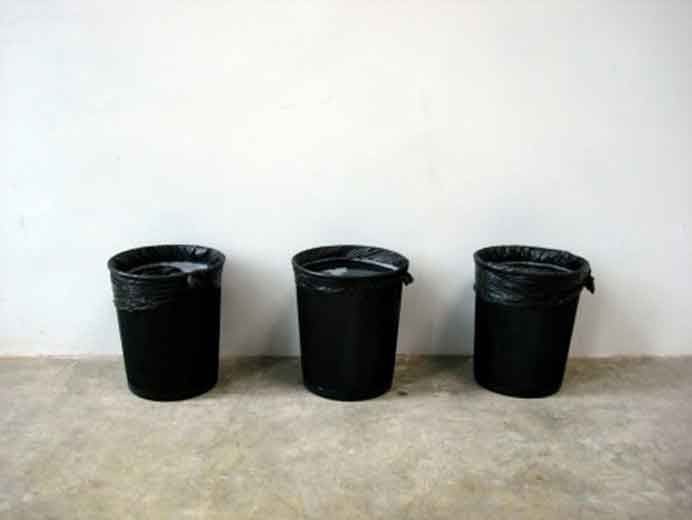 Yang Guangnan  杨光南  -  Rubbish  -  Bath water, trash can, trash bag  -  2010 t