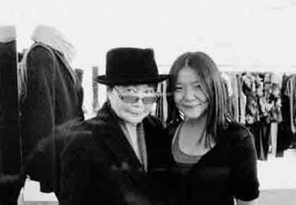 Xie Rong 谢蓉 with Yoko Ono - London 2009 Xie Rong 谢蓉 with Yoko Ono - London 2009
