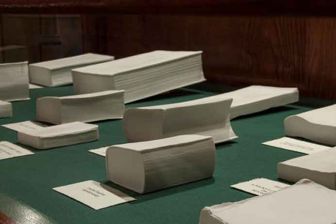 Annie Wan Lai Kuen 尹丽娟 - Lost in Biliterate and Trilingual (18 small book-sized sculptures) - Dimension variable Annie Wan Lai Kuen 尹丽娟 - Lost in Biliterate and Trilingual (18 small book-sized sculptures) - Dimension variable