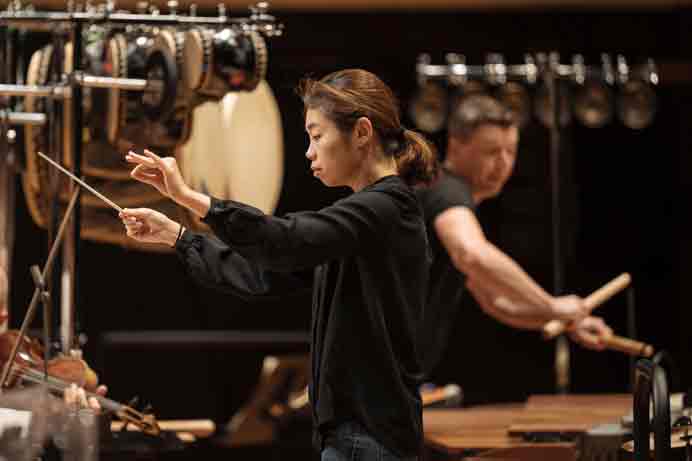 Elim Chan 陳以琳 leading the Paris Orchestra 09.2023 Elim Chan 陳以琳 leading the Paris Orchestra 09.2023