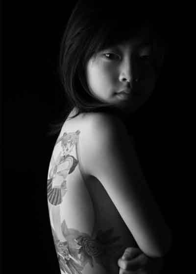 Gao Yuan  高媛   -  The Hero  -  Digital Photography 70 x 50 cm  -  2010 