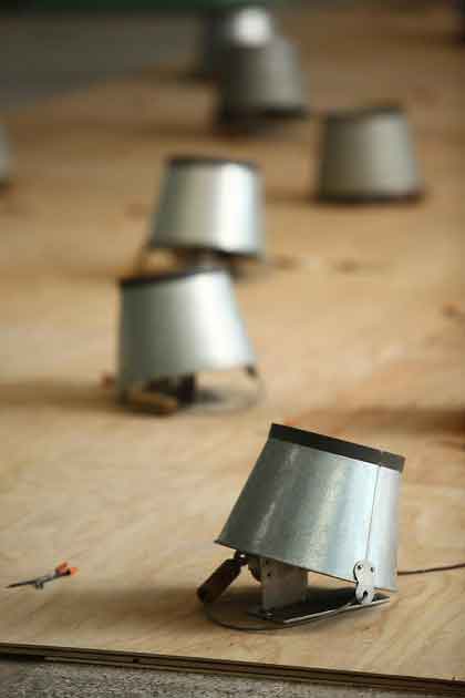 Shyu Ruey-Shiann  徐瑞宪  -  One Kind of Behavior  -  Buckets, motors, metal construction, sensor and wood floor  -  2000