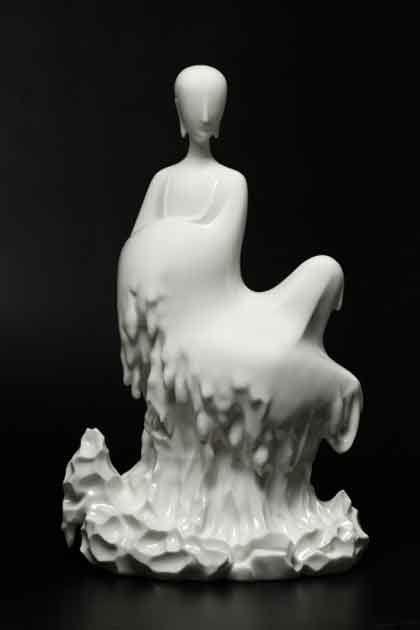 Su Xianzhong 苏献忠 - Abide by Calm - Ceramics - 33 x 19 x 53 cm - 2016 Su Xianzhong 苏献忠 - Abide by Calm - Ceramics - 33 x 19 x 53 cm - 2016