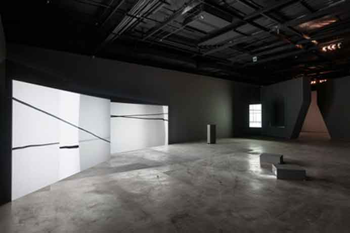 Wang Yahui 王雅慧 - Off the beaten track, Two channel video installation and hand drawing, 6'28''loop - 2016 Wang Yahui 王雅慧 -Off the beaten track, Two channel video installation and hand drawing, 6'28''loop - 2016