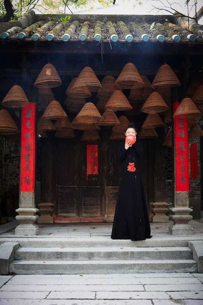 Xie Rong 谢蓉 - Touching Happiness - 3 hours live performance at CiYun Temple Guangzhou - 04.01 2014 Xie Rong 谢蓉 - Touching Happiness - 3 hours live performance at CiYun Temple Guangzhou - 04.01 2014