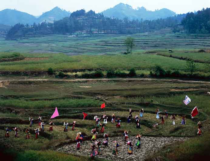 Zeng Han 曾翰 - Soul Stealer-landplay - Inkjet print 140 x 182 cm - 2006 Zeng Han 曾翰 - Soul Stealer-landplay - Inkjet print 140 x 182 cm - 2006