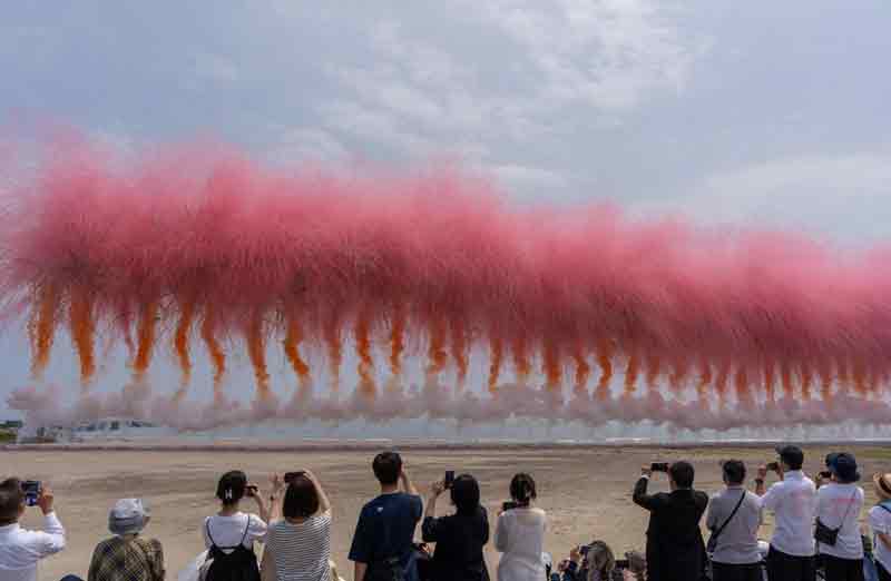   Cai Guo-Qiang 蔡国强  -  Sky Filled with Sakura  -  Act V of - When the sky Blooms with Sakura  -  commissioned by Anthony Vaccarello for SAINT LAURENT by the Executive Committee of When the Sky Blooms with Sakura