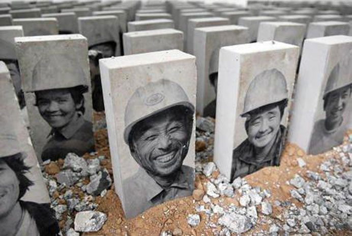   Wen Fang  文芳  -  Terra Cotta Migrant Laborers of People's Republic  -  300 portraits of Migrant Laborers printed on cement bricks  -  2008