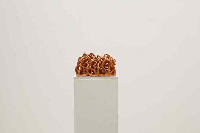 Gao Shihe  高士贺  -  Céramique 02  -  Terre, émail  10 x 18 x 16 cm  -  2009 