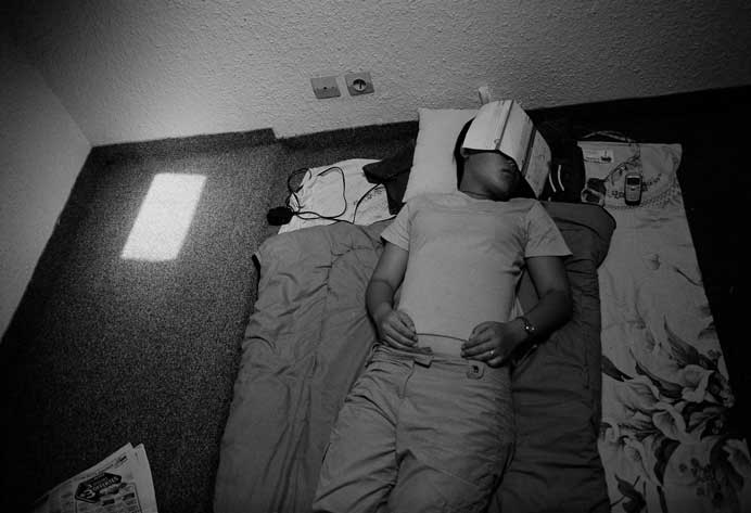 Wen-Yang Liu  劉紋羊 - La lune dans l'eau 水中月 - tirage argentique en n/b