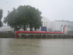 © Jimmie Durham - serpent rouge