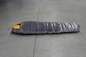 � Neal Beggs - sleeping bag 2002 - collection FRAC Pays de la Loire
